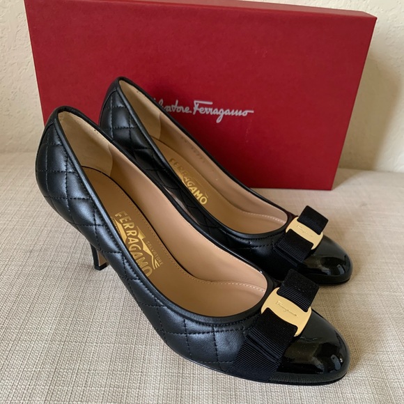 ♥️SOLD♥️ Salvatore Ferragamo Carla Q patent pumps - Picture 5 of 12